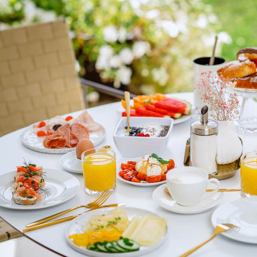 Crystls Aparthotel _CHF_Sommer_Fruehstueck_105243 (1)830