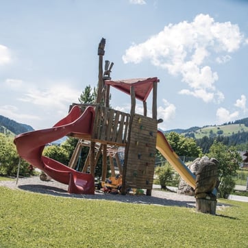 spielplatz_kinder_hotel_flachau _Kletterturm_adlerhorst_Spielplatz